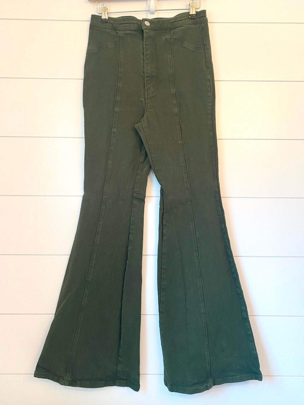 “Flying tomatoes” High-Waist Olive Green Flare Pants (medium)